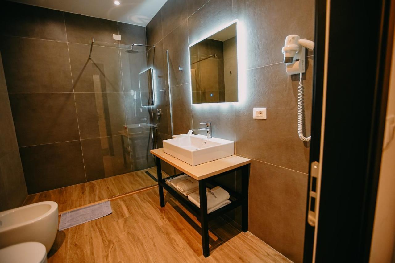 Hotel Delta Premium Дуррес Экстерьер фото