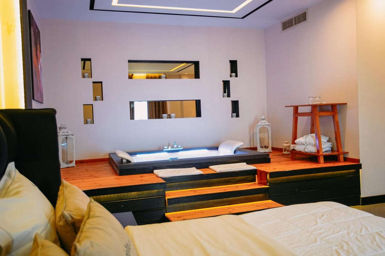 Hotel Delta Premium Дуррес Экстерьер фото
