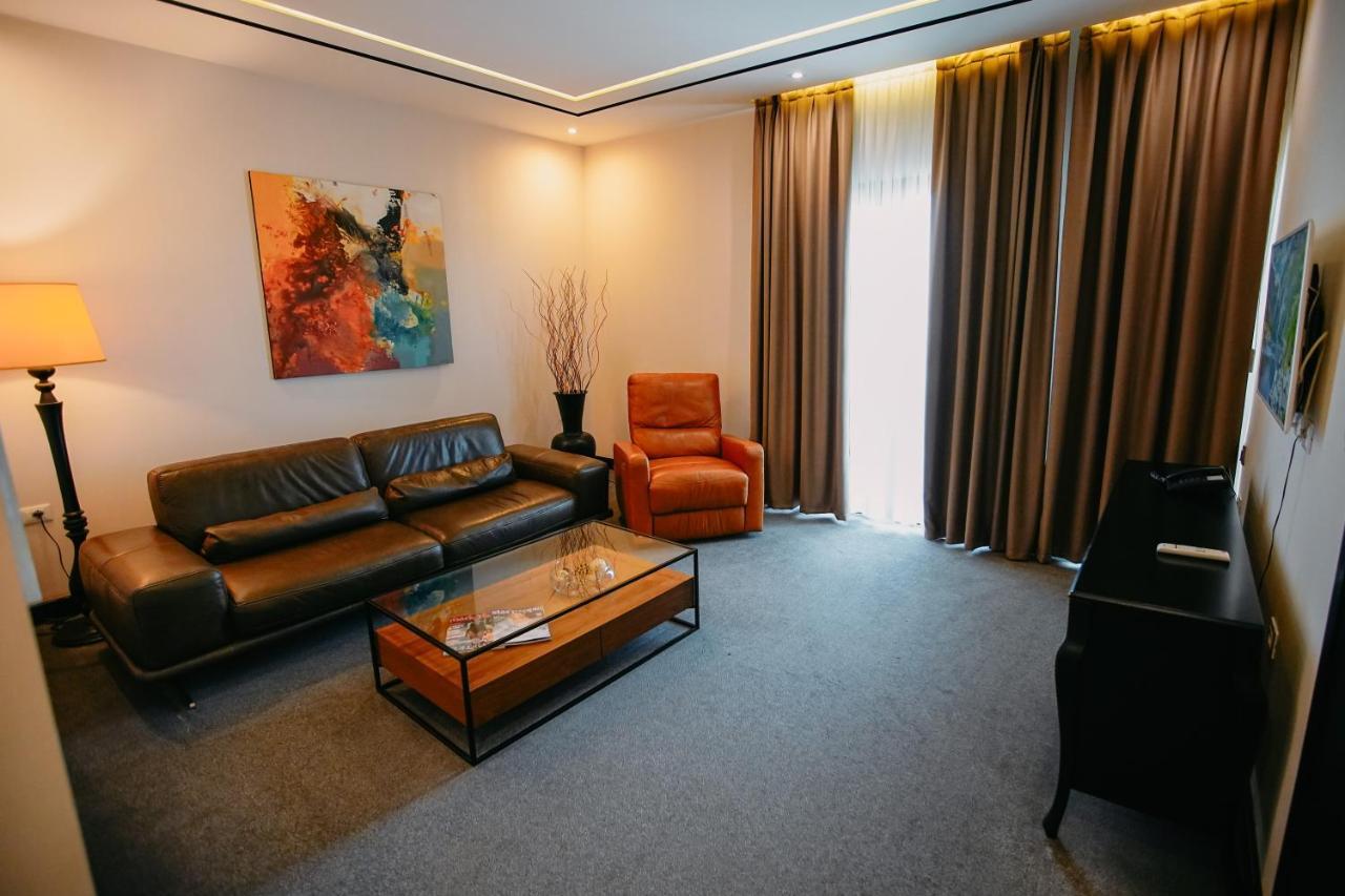 Hotel Delta Premium Дуррес Экстерьер фото