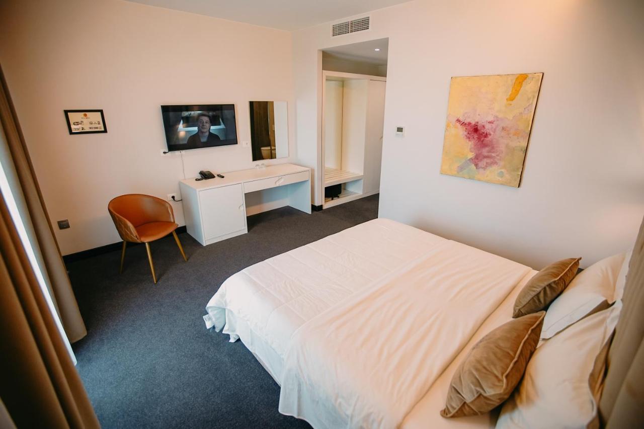 Hotel Delta Premium Дуррес Экстерьер фото