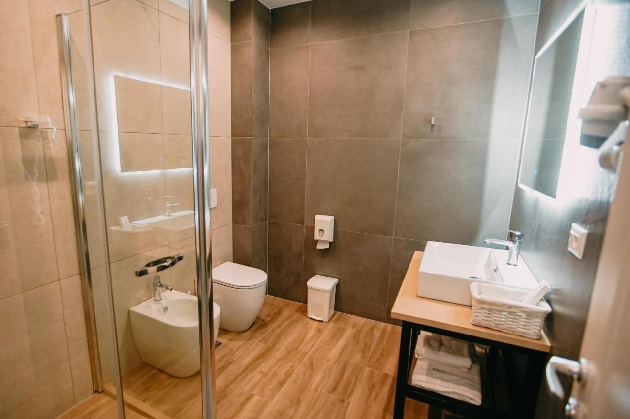Hotel Delta Premium Дуррес Экстерьер фото