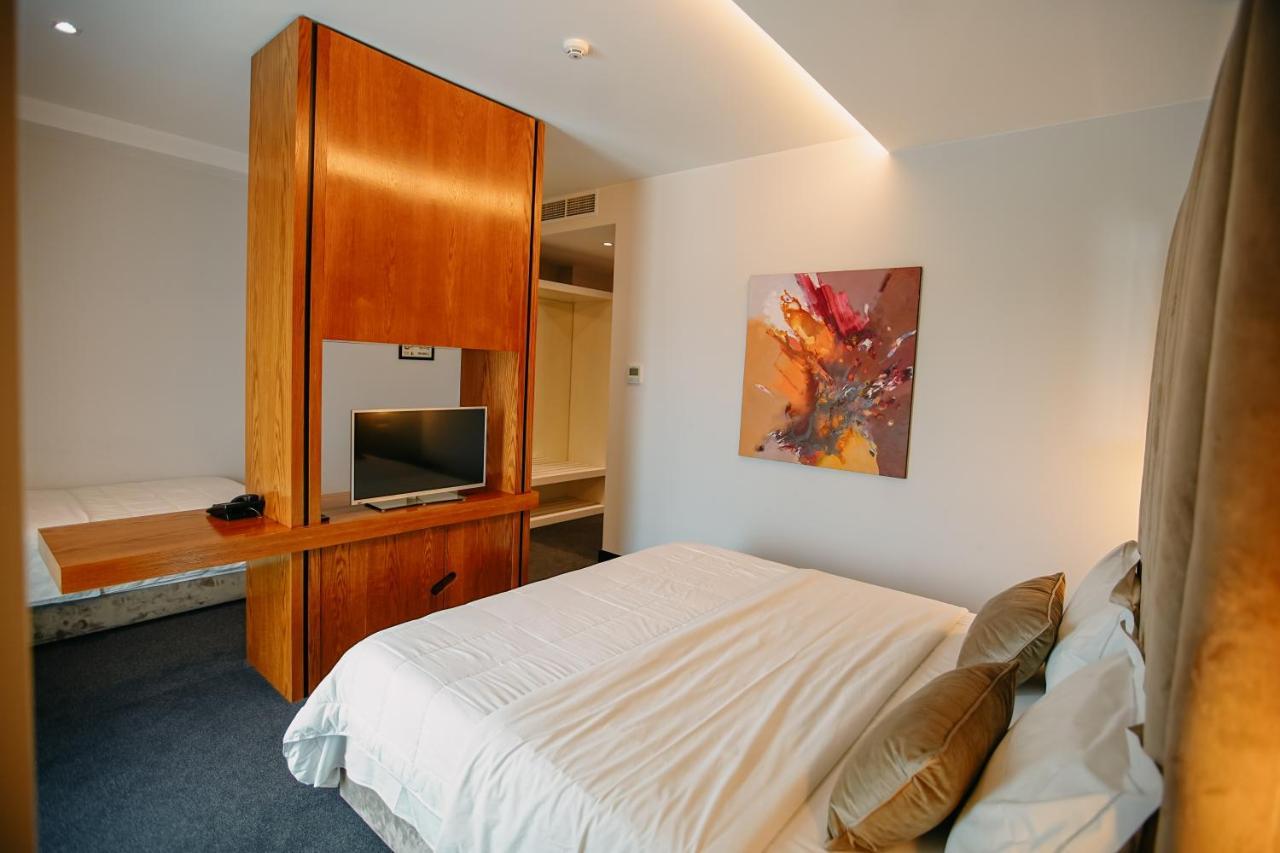 Hotel Delta Premium Дуррес Экстерьер фото