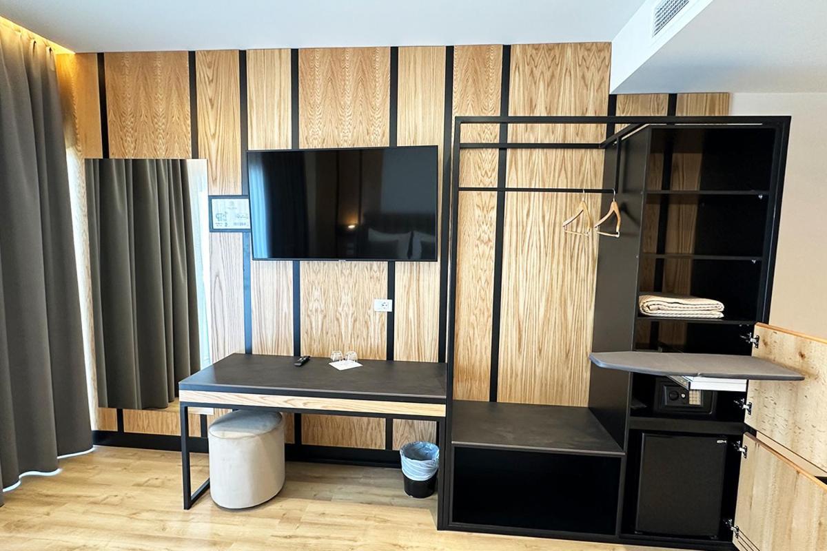 Hotel Delta Premium Дуррес Экстерьер фото