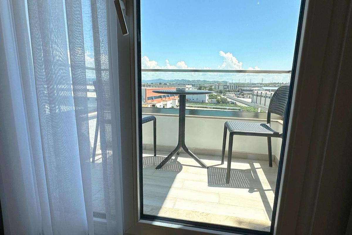Hotel Delta Premium Дуррес Экстерьер фото