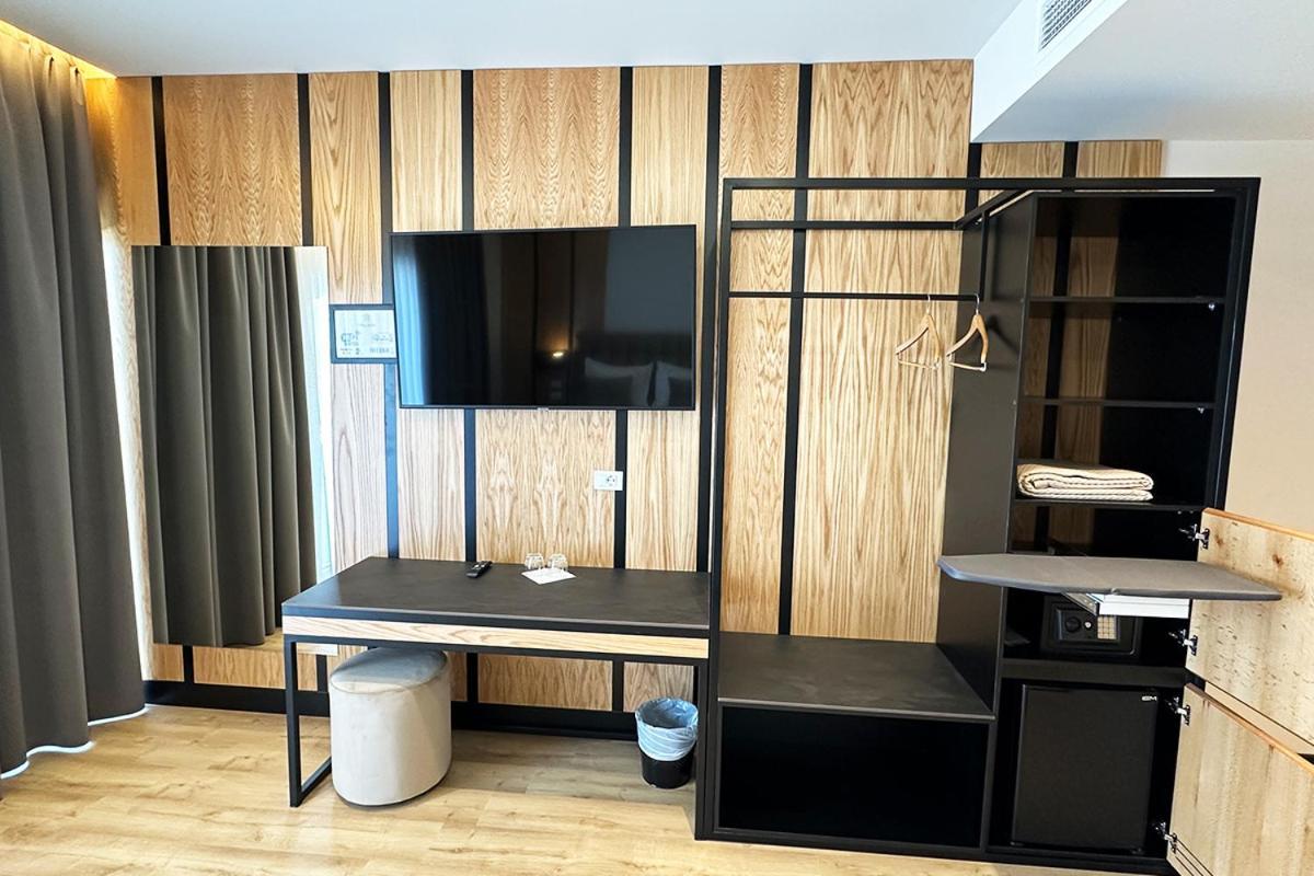 Hotel Delta Premium Дуррес Экстерьер фото