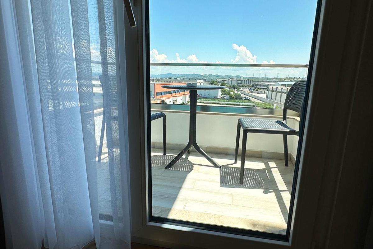 Hotel Delta Premium Дуррес Экстерьер фото